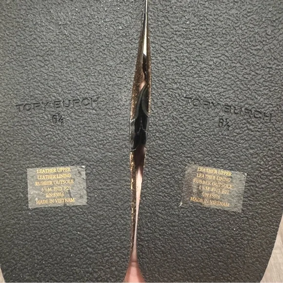 Tory Burch Cloud Logo Black Patent Leather Sandals - Picture 8 of 8